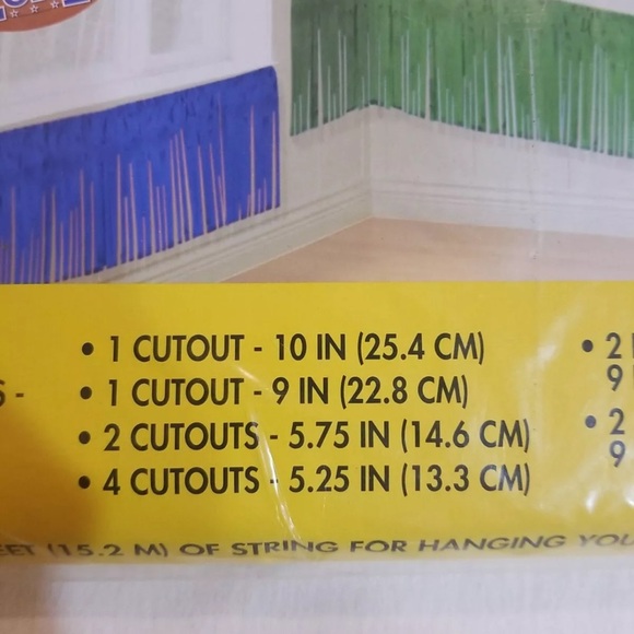 Giant Room Decorating Kit FOOTBALL - The Party Zone - 22 Pieces Mega Value Pack. - Picture 6 of 12